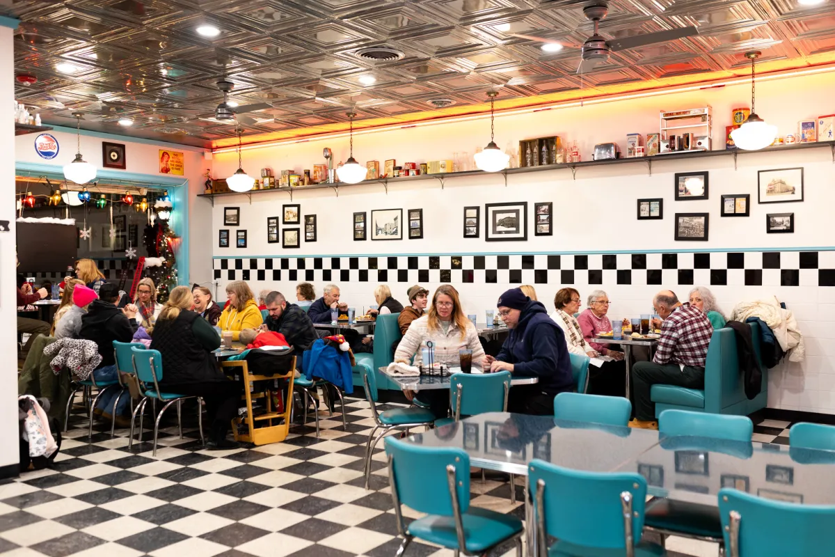 The interior of a retro, 1950s-themed diner.