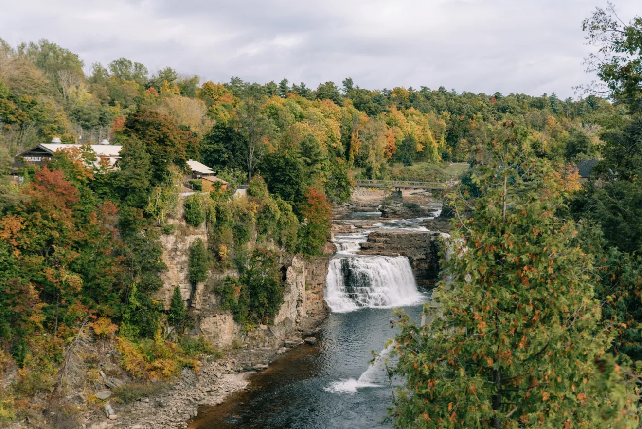 fall asuable chasm scene