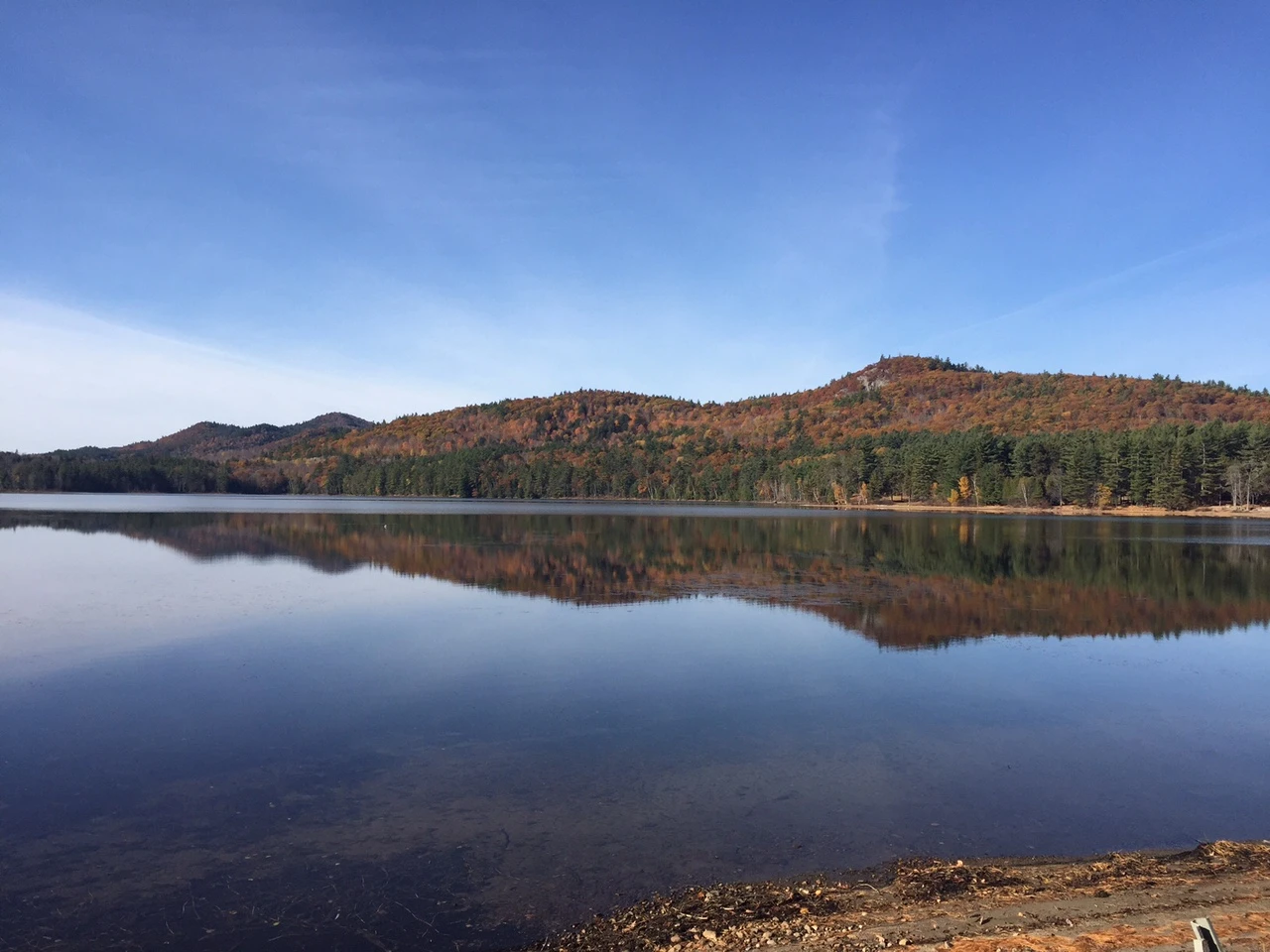 A mirrored-view on the water of mountains.